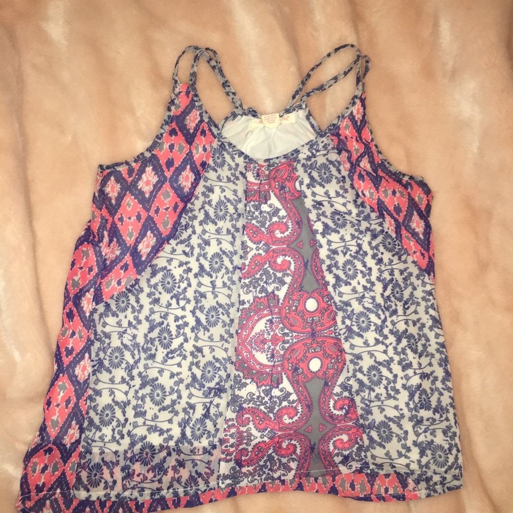 Adorable patterned tank top!
